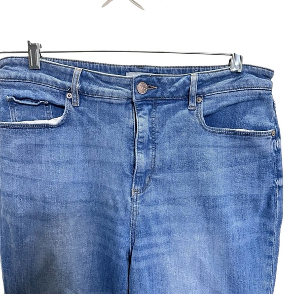 LOFT CURVY HIGH WAIST KICK CROP Blue denim jeans women’s size 32/14 - Picture 4 of 15